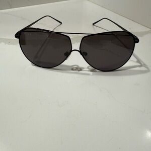 Sleek Black Aviator Sunglasses with Dark Tinted Lenses